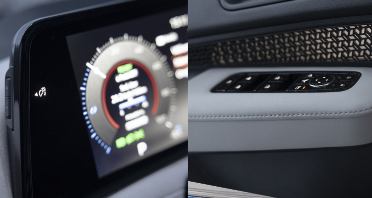 Interiören i Nissan förenar en lyxig atmosfär med lättanvända och praktiska funktioner. Som reostatknappar för instrumentbelysningen på sidan av skärmen.